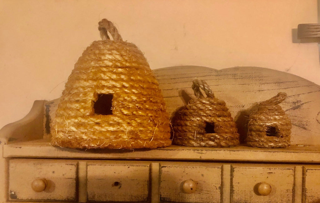 Primitive bee hive