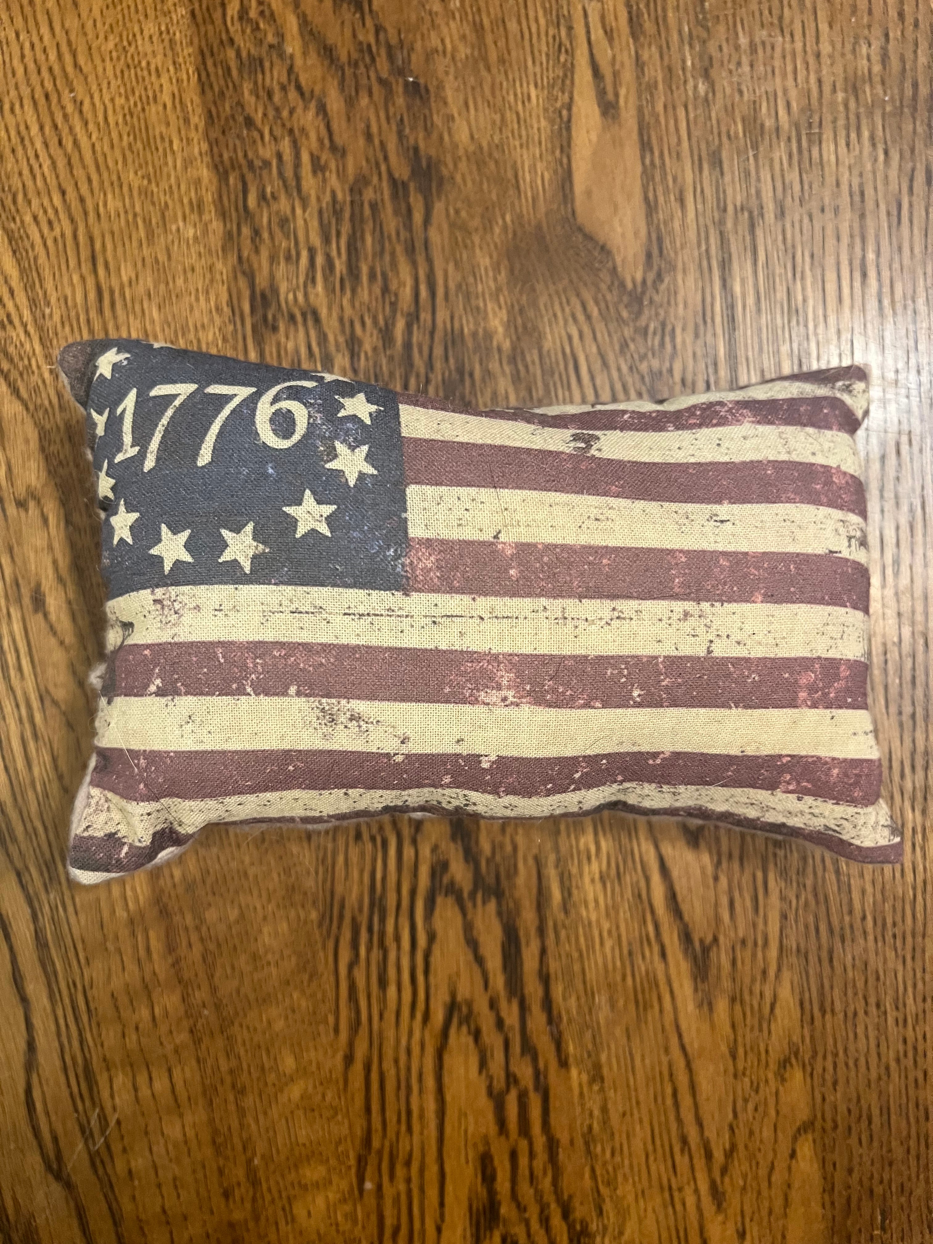 Primitive Americana pillow tuck